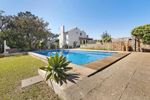 Property building, Garden, Pool view, Swimming pool, sunbed