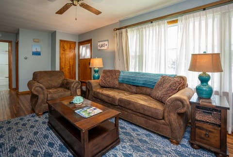 Cozy Corner House - Stay for 7 House in Lake Geneva