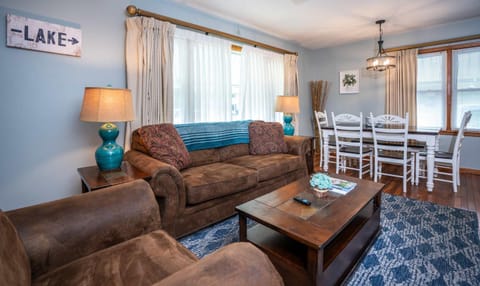 Cozy Corner House - Stay for 7 House in Lake Geneva