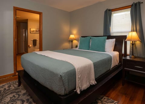 Cozy Corner House - Stay for 7 House in Lake Geneva