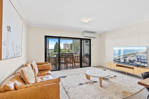 TV and multimedia, Living room, Seating area, air conditioner