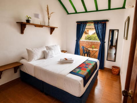 Bed, Bathroom, Photo of the whole room, Bedroom, Mountain view, towels