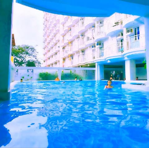 Swimming pool, Swimming pool