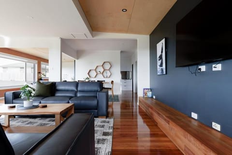 Oceanfront Escape with Fire Pit & Coastal Views House in Devonport