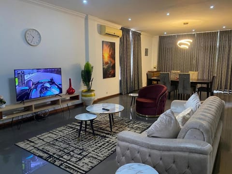 Communal lounge/ TV room, TV and multimedia, Living room, Seating area, Evening entertainment