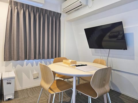 TV and multimedia, Living room, Photo of the whole room, Seating area, Dining area, air conditioner