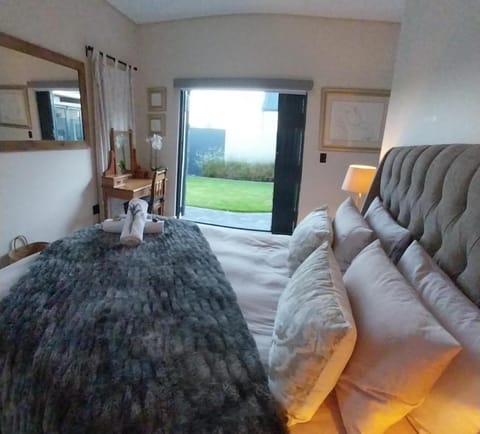 Bedroom, Garden view