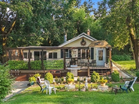 Property building, Spring, Day, Natural landscape, Garden, Garden view