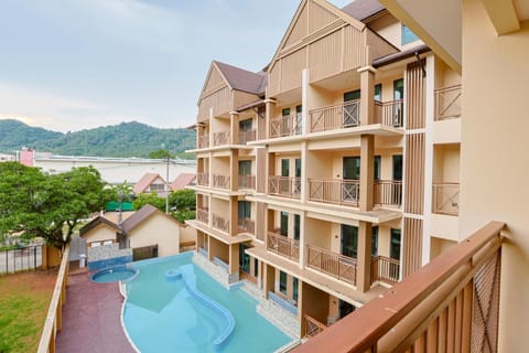Natural landscape, View (from property/room), Balcony/Terrace, Mountain view, Pool view, Swimming pool