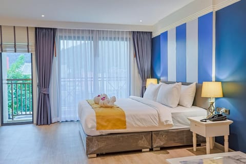 Bed, Living room, Photo of the whole room, Bedroom