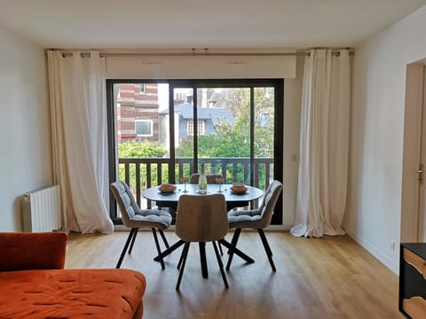 View (from property/room), Living room, Dining area