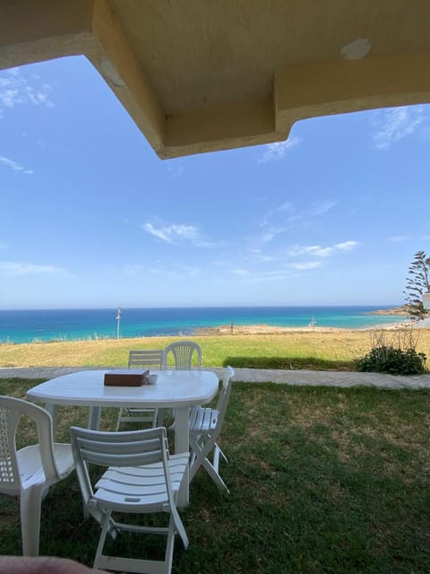 Patio, Day, Natural landscape, Garden, View (from property/room), Balcony/Terrace, Dining area, Beach, Sea view