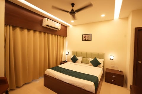 Bed, Photo of the whole room, Bedroom, air conditioner