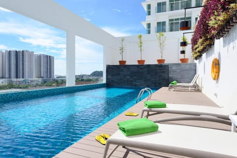 Swimming pool, Swimming pool