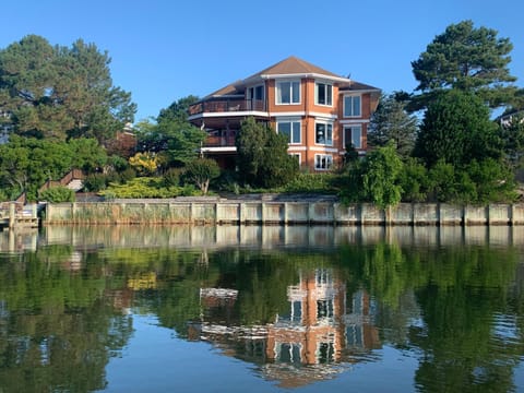 Property building, Natural landscape, View (from property/room), Garden view, Lake view