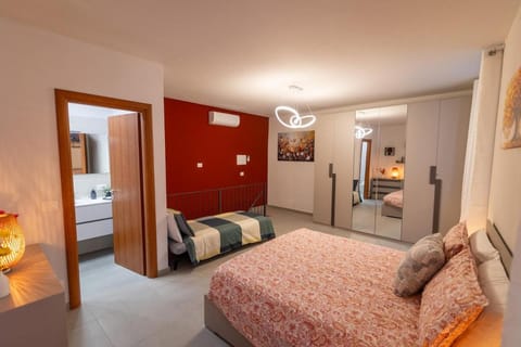 Bed, Photo of the whole room, Bedroom, wardrobe, air conditioner