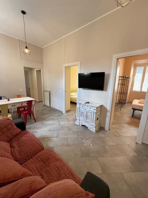TV and multimedia, Living room, Seating area, Evening entertainment