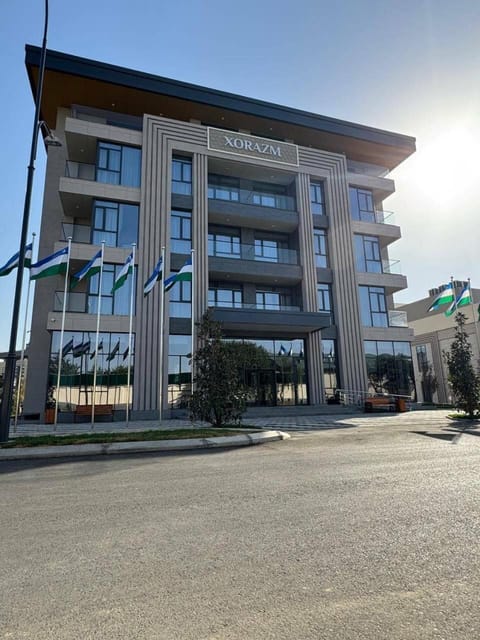 Property building, Day, Street view