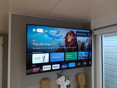 Floating holiday home close to AMS House in South Holland (province)