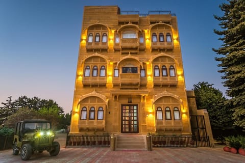 Property building, Facade/entrance