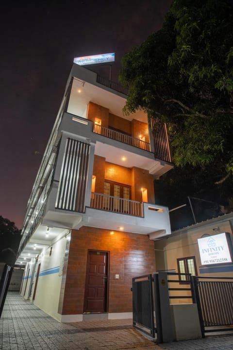 Property building, Night, View (from property/room), Balcony/Terrace