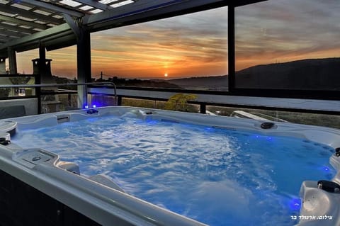 Natural landscape, Hot Tub, Mountain view, Sunset