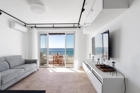 TV and multimedia, View (from property/room), Balcony/Terrace, Seating area, Sea view