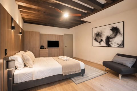 Communal lounge/ TV room, Bed, TV and multimedia, Living room, Seating area, heating, internet, storage