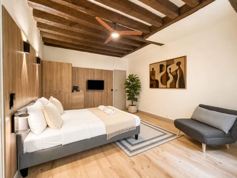 Communal lounge/ TV room, Bed, TV and multimedia, Living room, Decorative detail, Seating area, storage, wardrobe