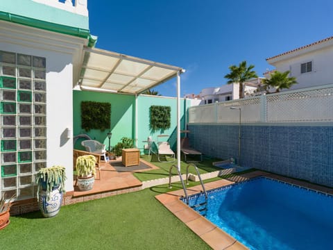Pool view, Swimming pool, sunbed