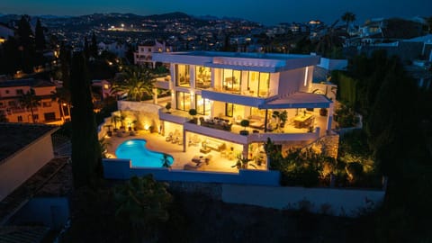 Property building, Bird's eye view, Garden view, Mountain view, Swimming pool