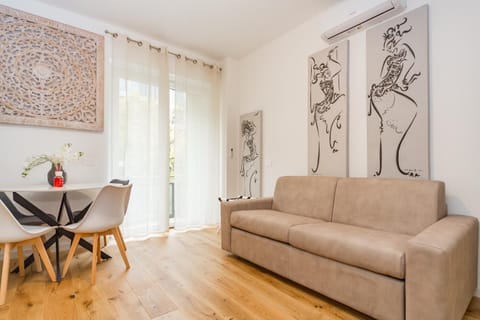 Balcony/Terrace, Living room, Seating area, Dining area, Lunch