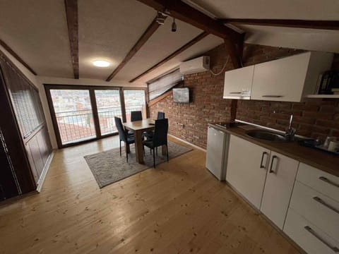 Kitchen or kitchenette, Living room, Seating area, Dining area, minibar, pet friendly, stove