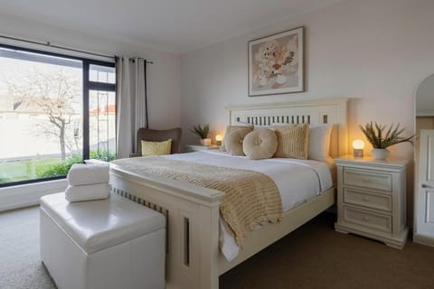 Charming home on Percy House in Devonport