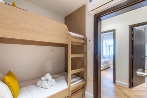 Bed, Photo of the whole room, bunk bed