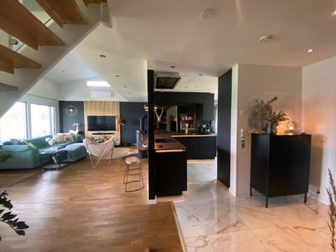 Kitchen or kitchenette, Living room