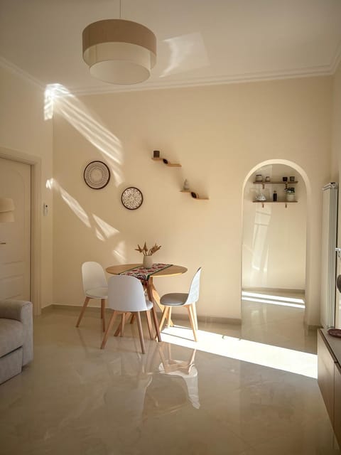 Summer, Living room, Seating area, Dining area, Autumn, Breakfast
