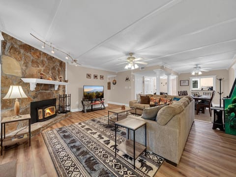 Bear Hug Hideaway #368 House in Gatlinburg