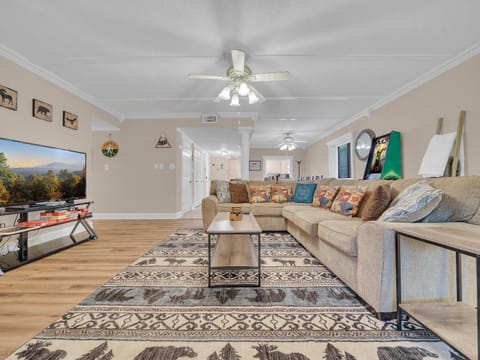 Bear Hug Hideaway #368 House in Gatlinburg