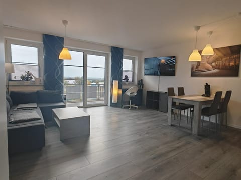 TV and multimedia, Kitchen or kitchenette, Living room, Seating area, Dining area