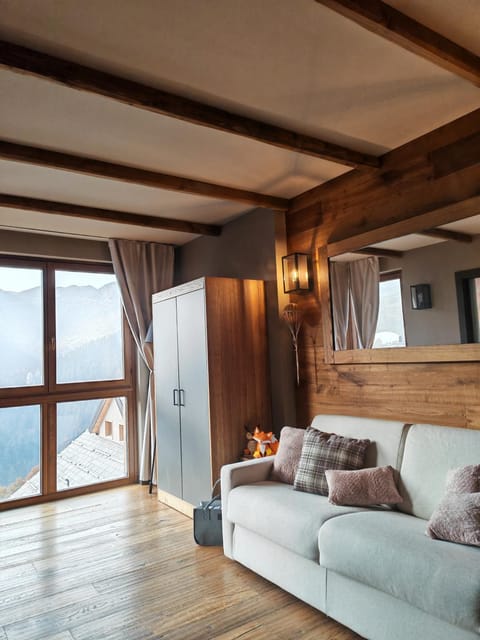 Living room, Photo of the whole room, Seating area