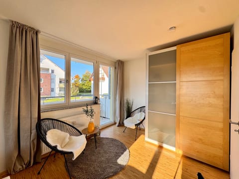 Seating area, Bedroom, wardrobe