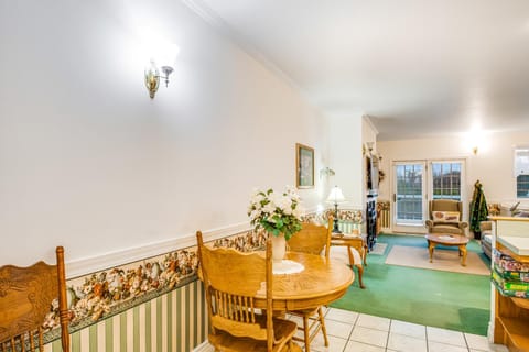 The Chattanooga at Judith Ann Inn Apartment in Ocean Shores