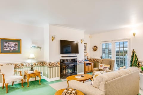 The Chattanooga at Judith Ann Inn Apartment in Ocean Shores