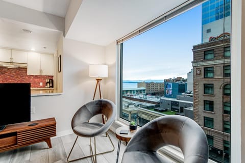 Newmark Jewel Apartment in Pike Place Market