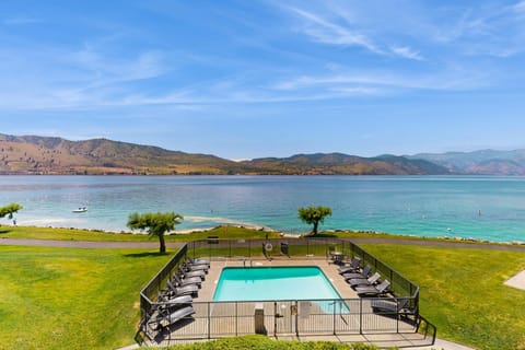 Lake Chelan Shores - Beachfront Splendor 12-5 Apartment in Chelan (In Town)