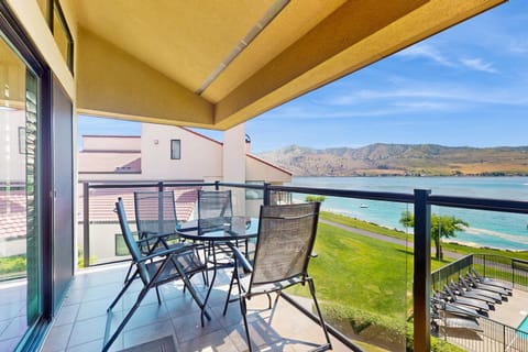 Lake Chelan Shores - Beachfront Splendor 12-5 Apartment in Chelan (In Town)
