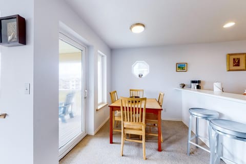 Surfsong Apartment in Westport