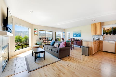 Lake Chelan Shores - Sunny by the Lake 18-4 Apartment in Chelan (In Town)