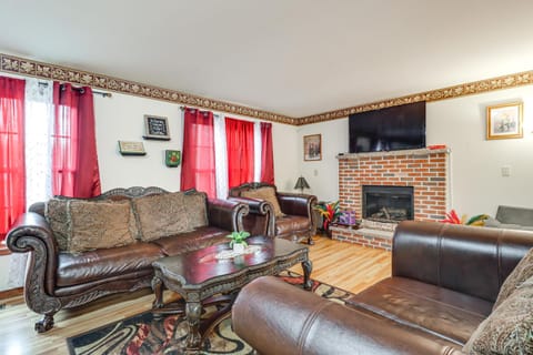 Less Than 1 Mi to Lake Family Home in Albrightsville! House in Tunkhannock Township